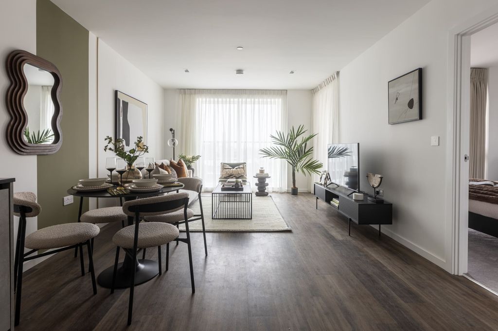 Property photo 2 of 18 Images