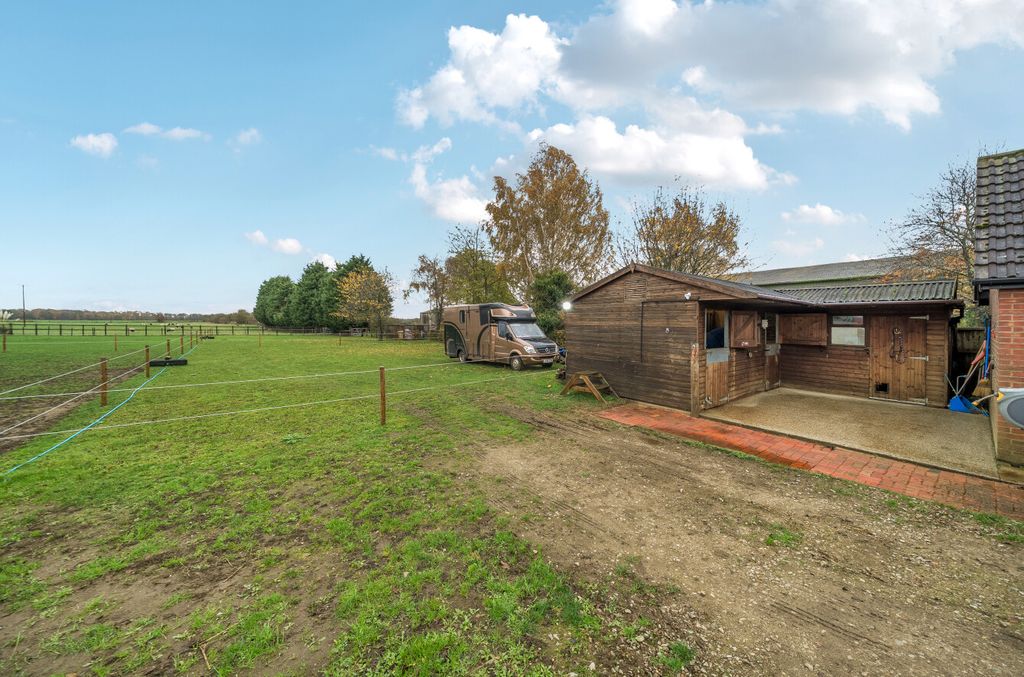 Property photo 3 of 27