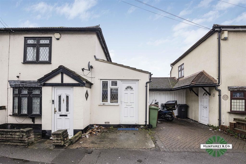 Property photo 1 of 7 31A    Whalebone Lane South -008.Jpg