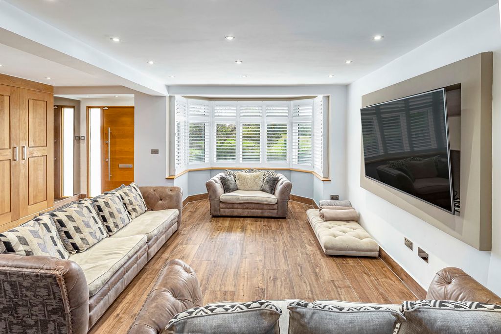 Property photo 3 of 22