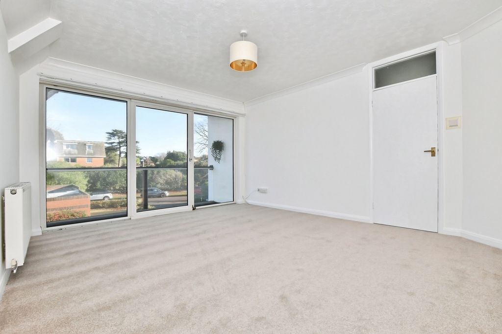 Property photo 3 of 17 Living Room