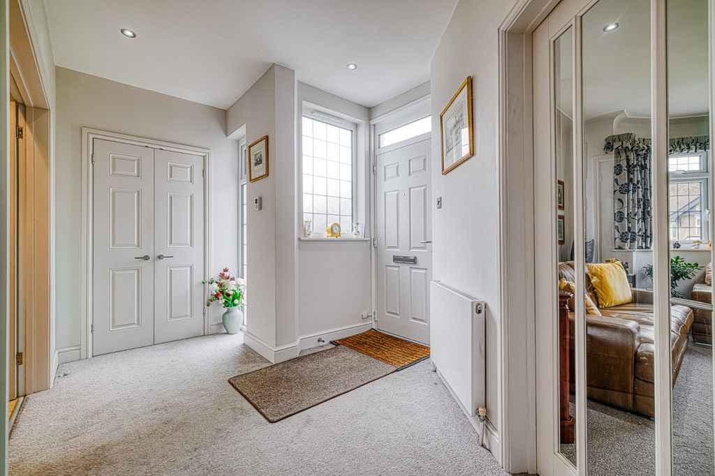 Property photo 3 of 40 Picture No. 53