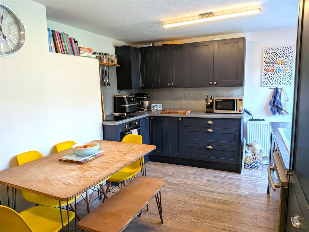 Property photo 3 of 14 Kitchen/Breakfast