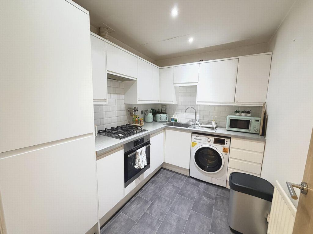 Property photo 2 of 7 Kitchen