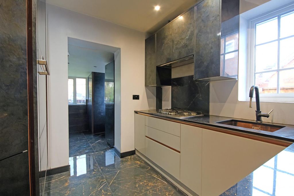 Property photo 2 of 14 Chatgpt Image Oct 20, 2025, 03_41_20 Pm.Png