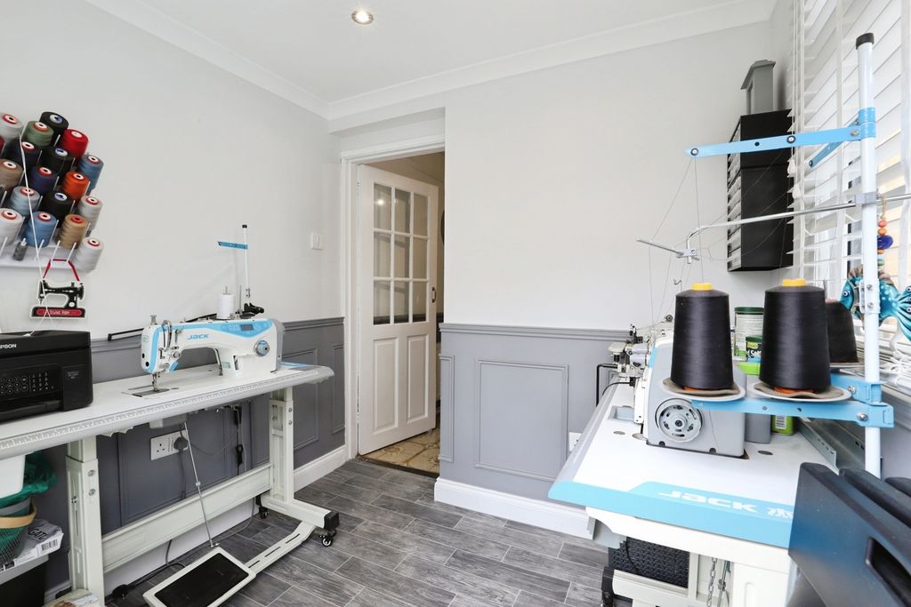 Property photo 3 of 11 Pbox-Img.Jpg