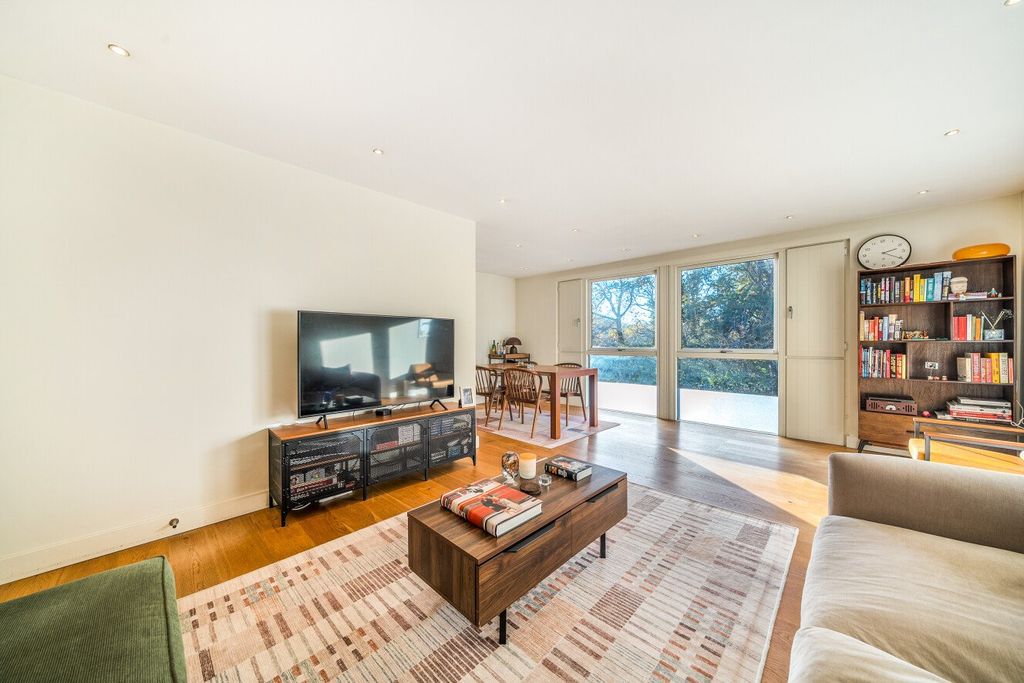 Property photo 2 of 18 Picture No. 12