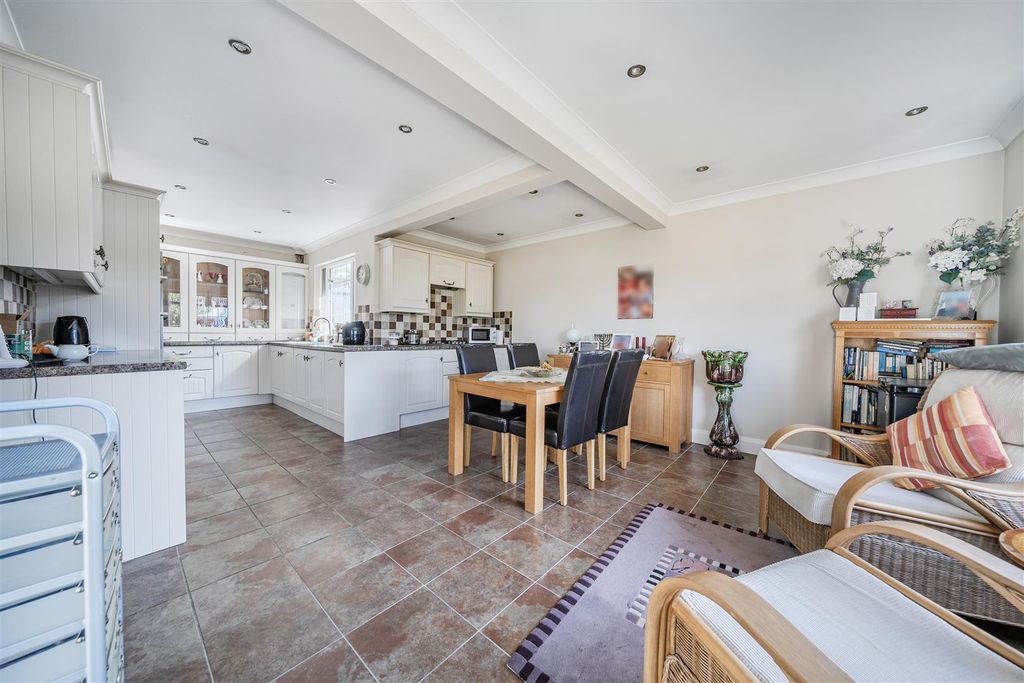 Property photo 3 of 17 For Sale By  Aspire Residential | Glynde Avenue