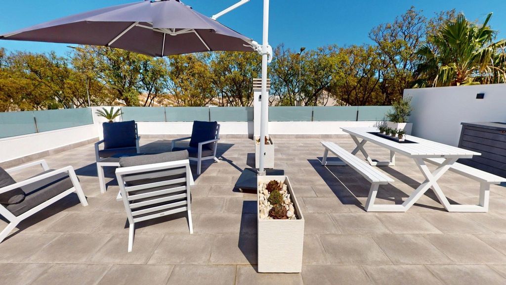 Property photo 2 of 40