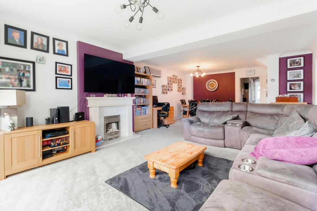 Property photo 3 of 24