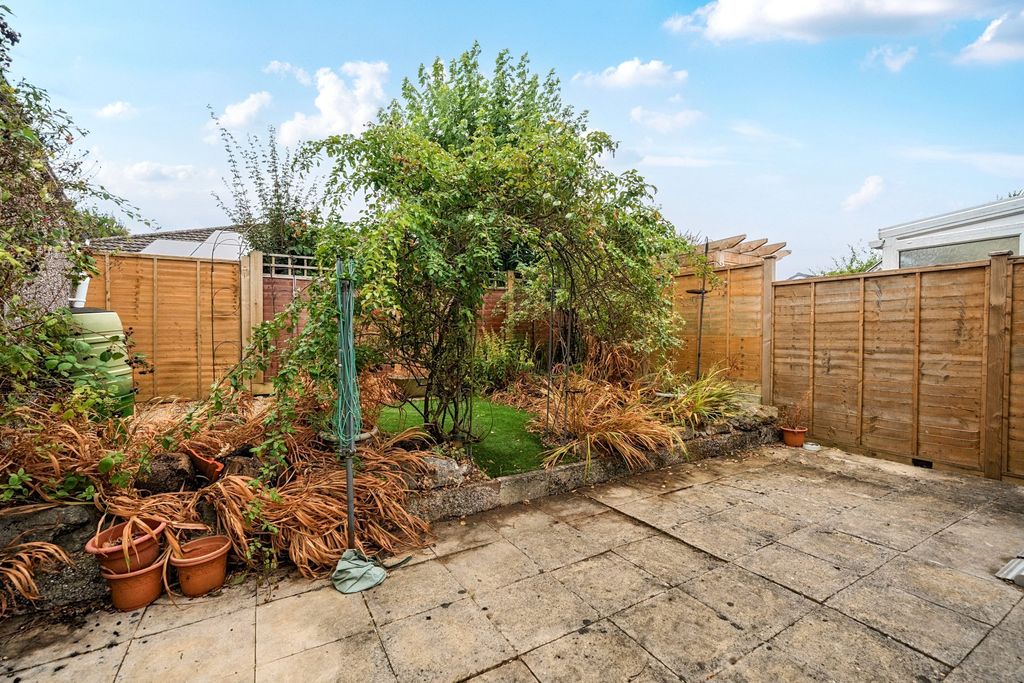 Property photo 2 of 21 Garden