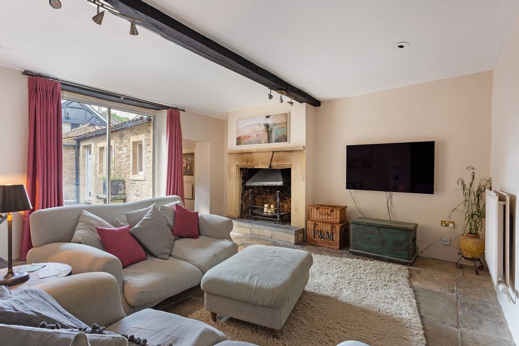 Property photo 2 of 14 Sitting Room
