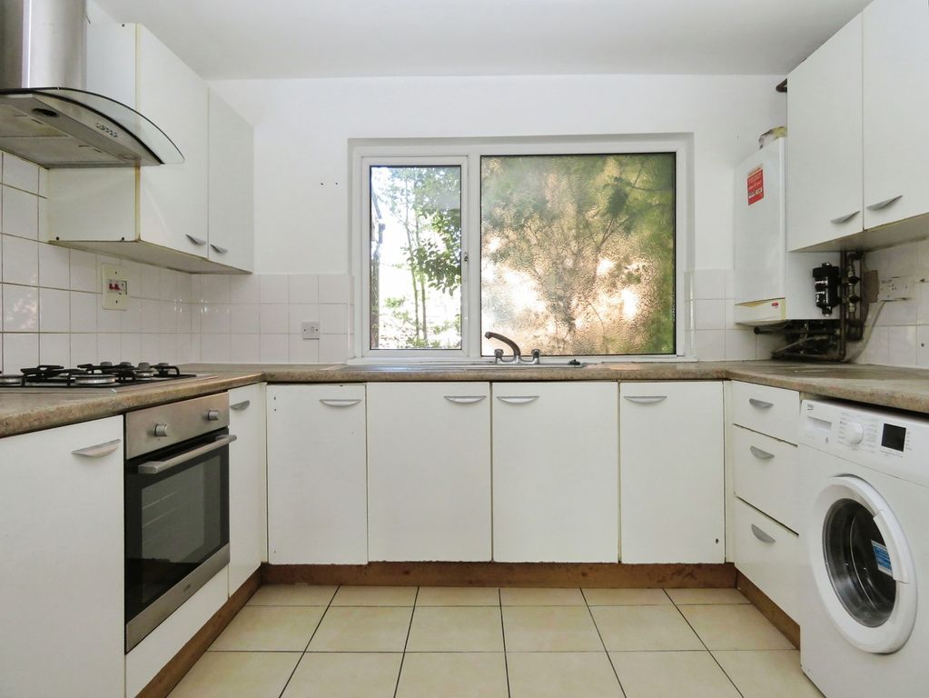 Property photo 3 of 32 Kitchen