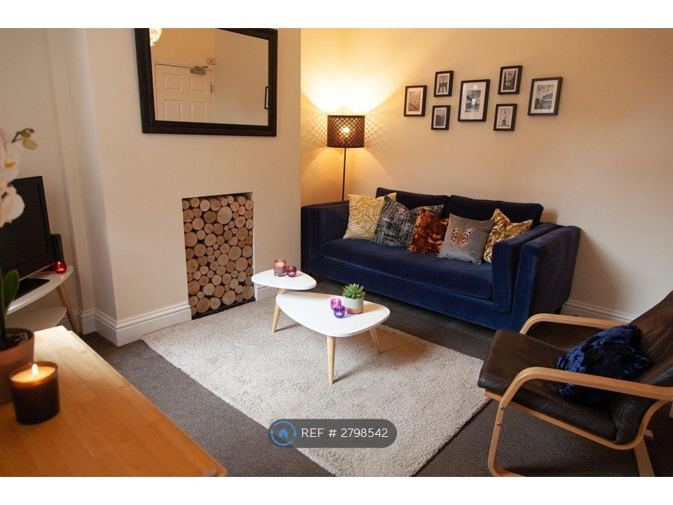 Property photo 1 of 16 Living Room