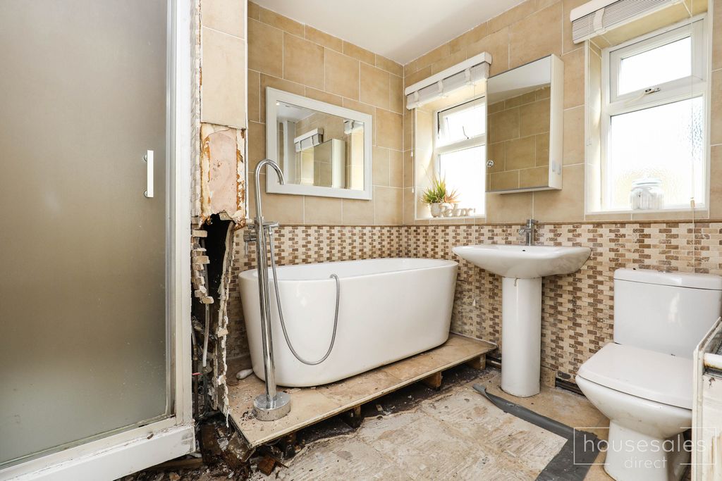 Property photo 3 of 9