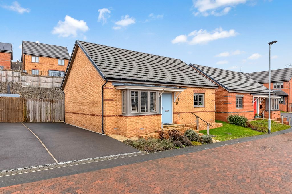 Property photo 1 of 31 P1700945-Edit