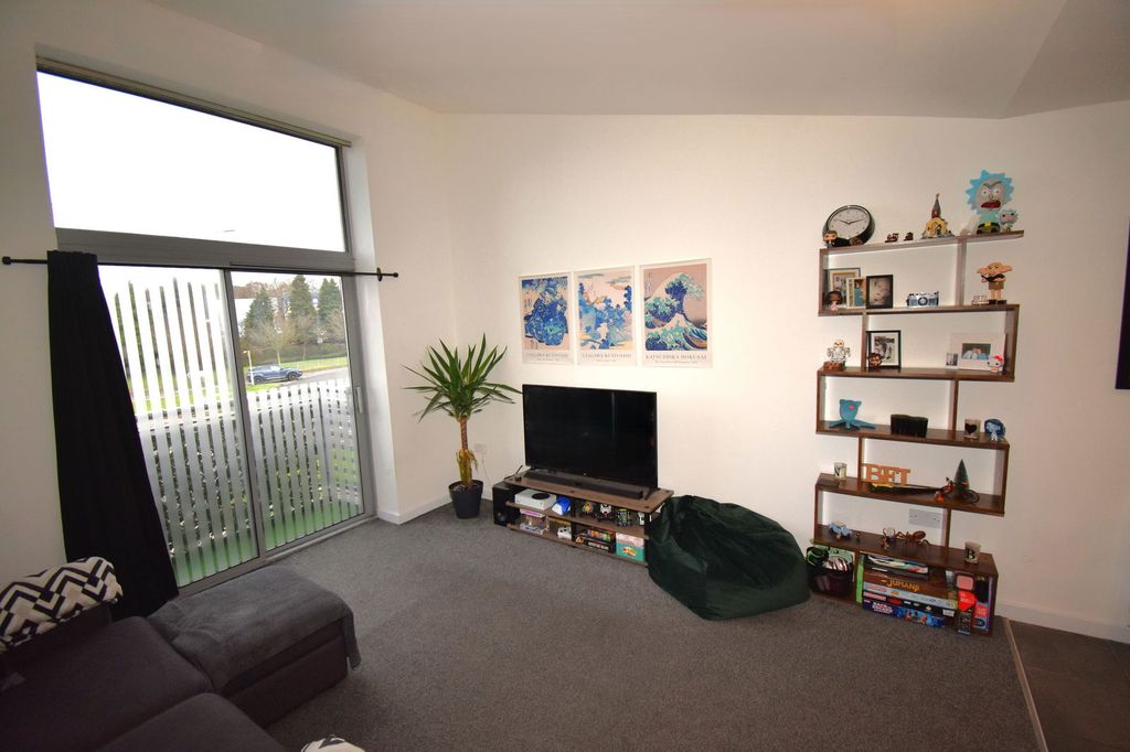 Property photo 2 of 8