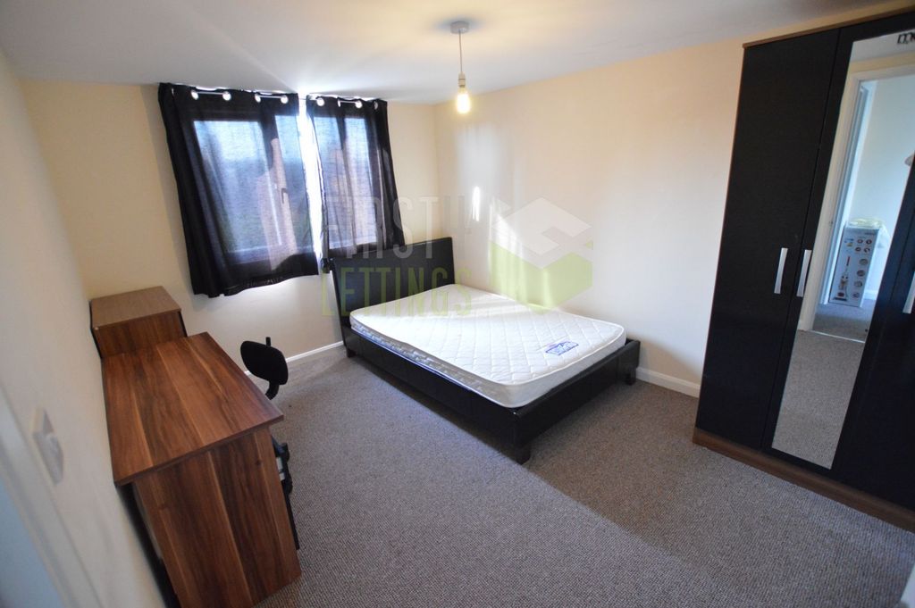 Property photo 1 of 11 Bedroom