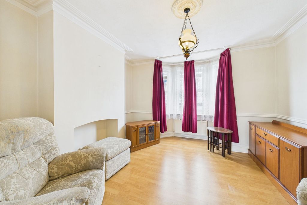 Property photo 3 of 19
