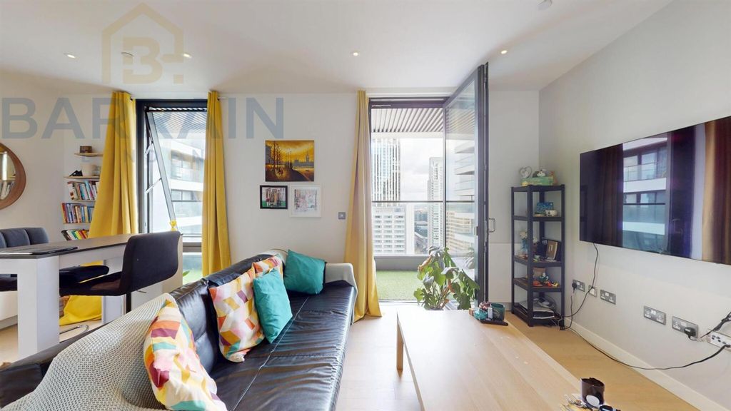 Property photo 1 of 12 Wardian, Canary Wharf For Sale, E14, By Barrain London Estate Agency.Jpg