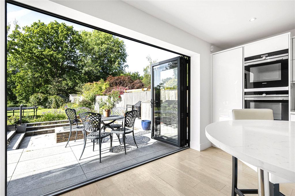 Property photo 2 of 20 Bifolds