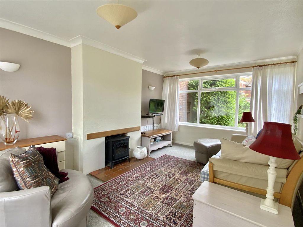 Property photo 3 of 12