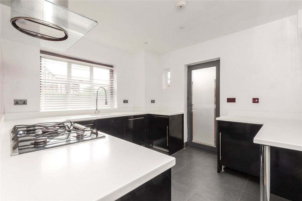 Property photo 3 of 21 Picture No. 24