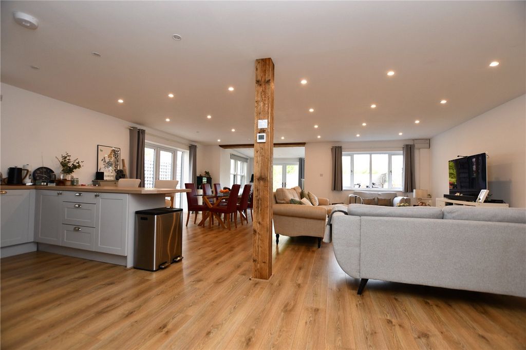 Property photo 2 of 17 Picture No. 30