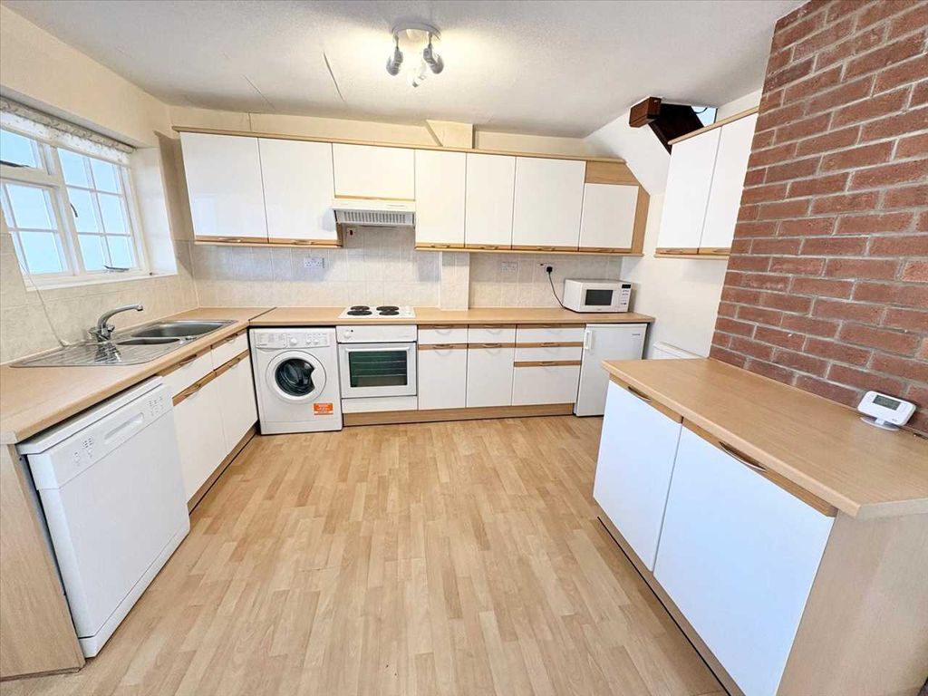 Property photo 3 of 25