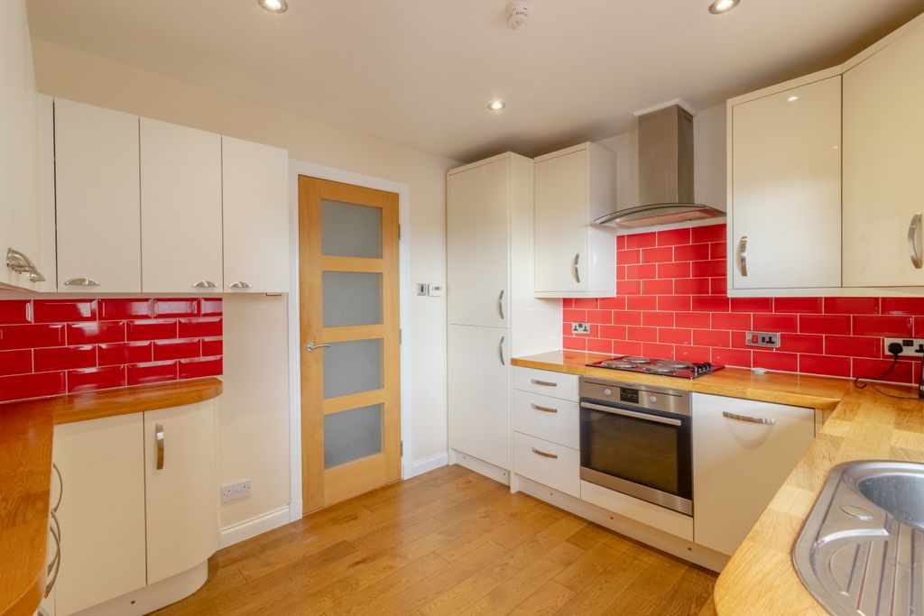 Property photo 2 of 25 Kitchen