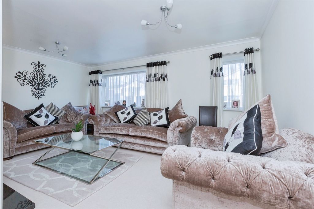 Property photo 2 of 19