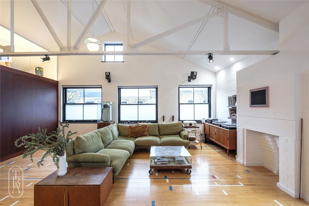 Property photo 2 of 42 Picture No. 09