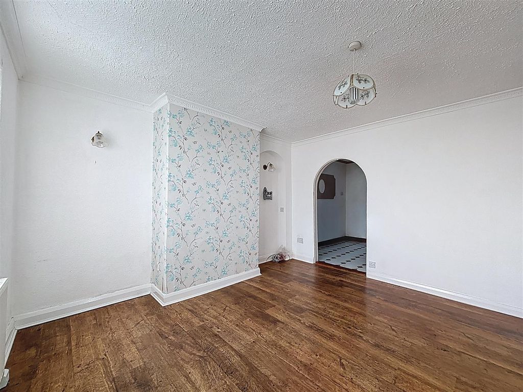 Property photo 3 of 25 Lounge