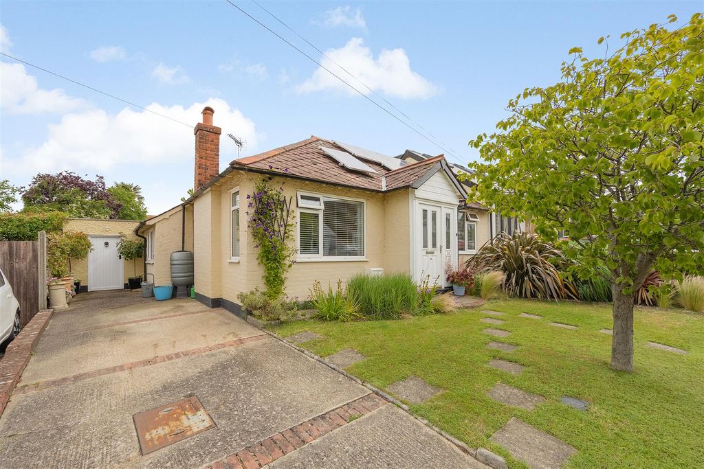 Property photo 1 of 15 Millstrood Road, Whitstable