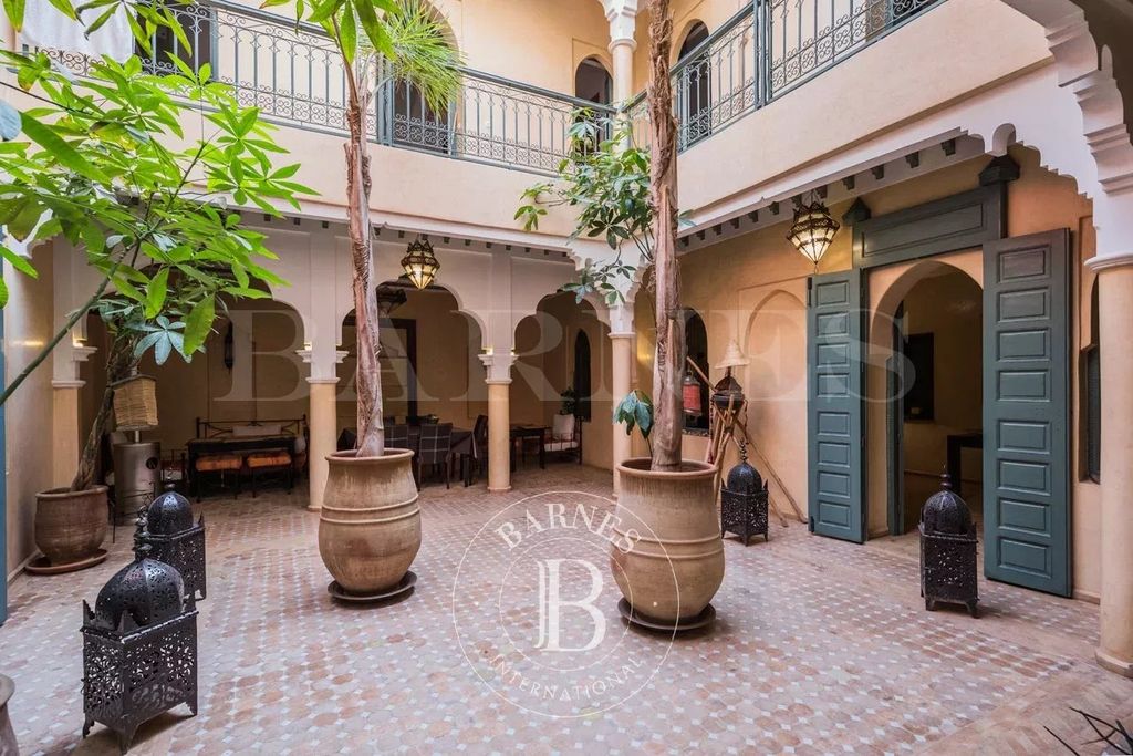 Property photo 1 of 17 Building