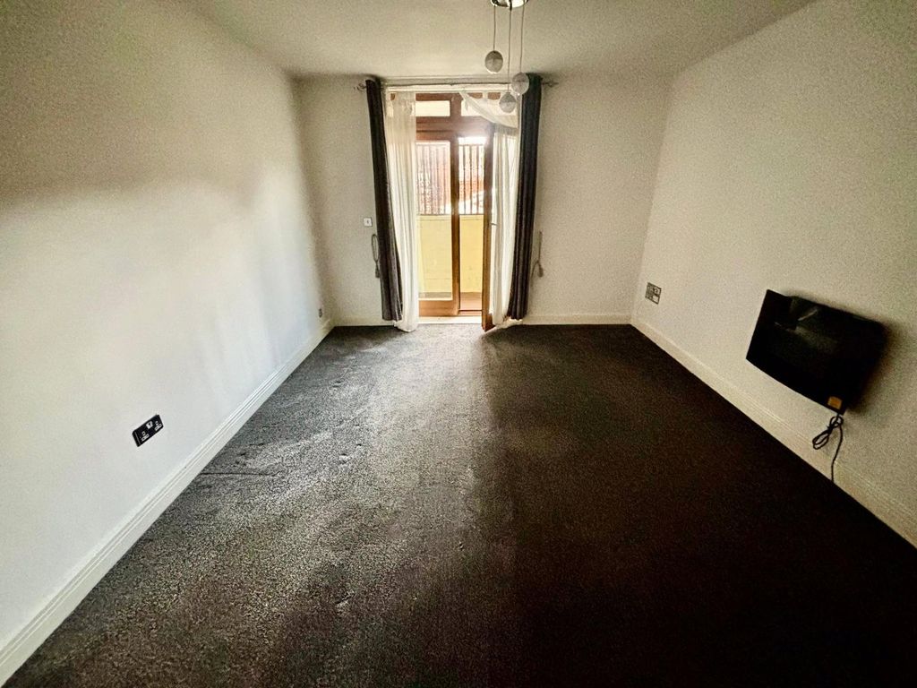 Property photo 3 of 7 Picture No. 06