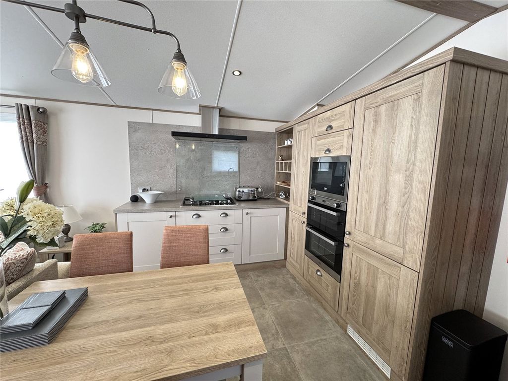 Property photo 2 of 12 Picture No. 04