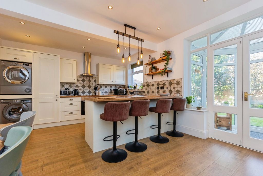 Property photo 3 of 27 Pbox-Img.Jpg