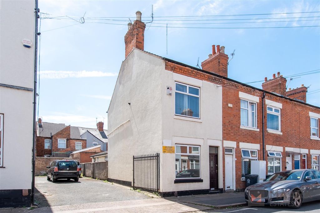Property photo 1 of 18 Gipsy Road G.Jpg