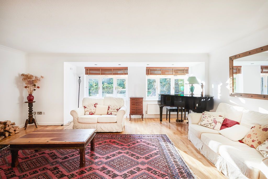 Property photo 3 of 33 Photo 34