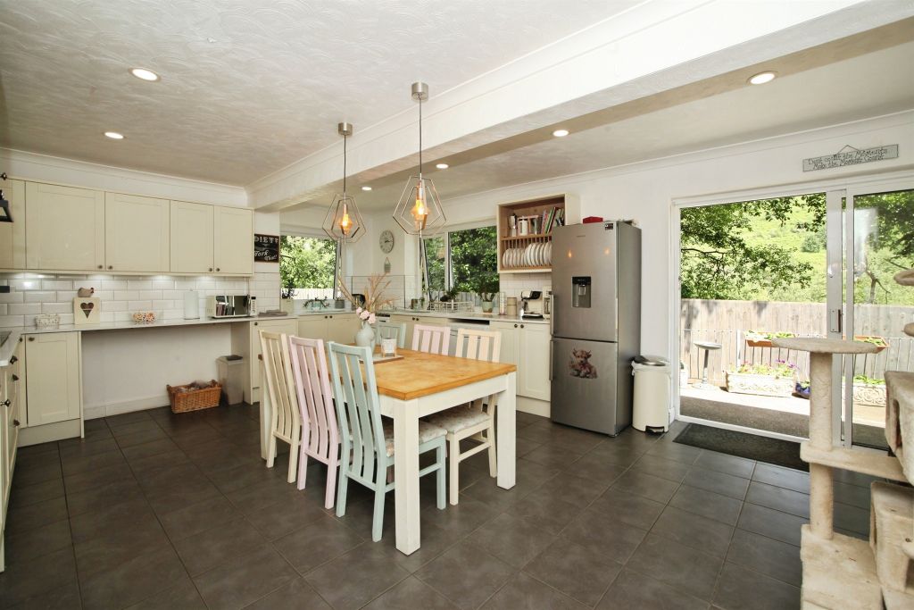 Property photo 2 of 28