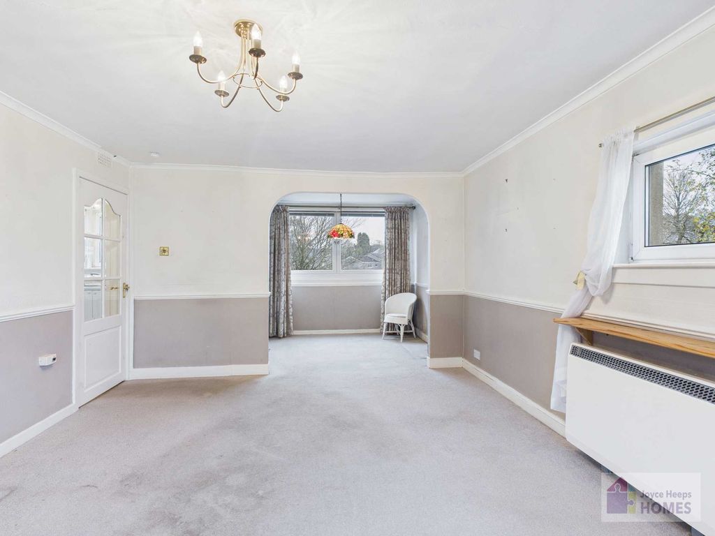 Property photo 3 of 12 Lounge