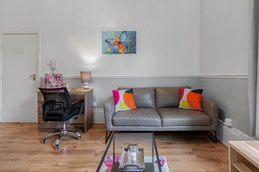 Property photo 3 of 8 Property Photo