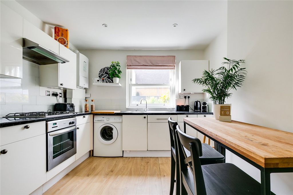 Property photo 2 of 9 Kitchen