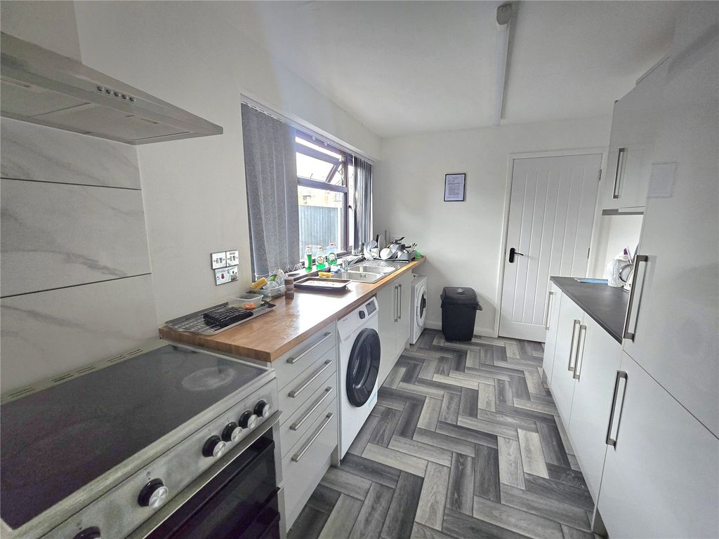 Property photo 2 of 22 Picture No. 35