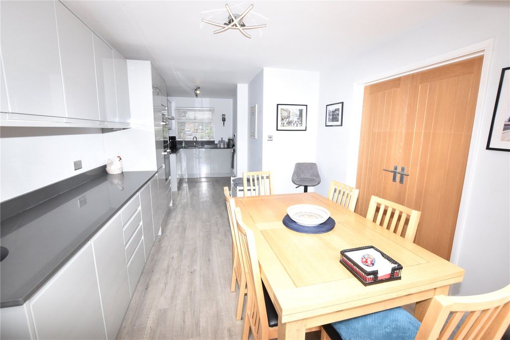Property photo 3 of 14 Picture No. 06