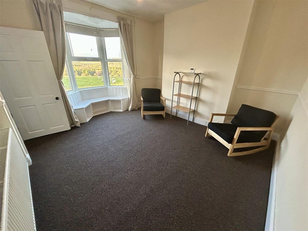 Property photo 3 of 7 Living Room