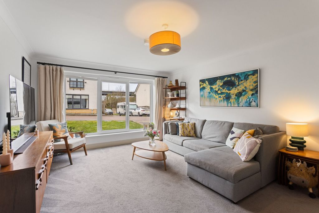 Property photo 2 of 41 Lounge