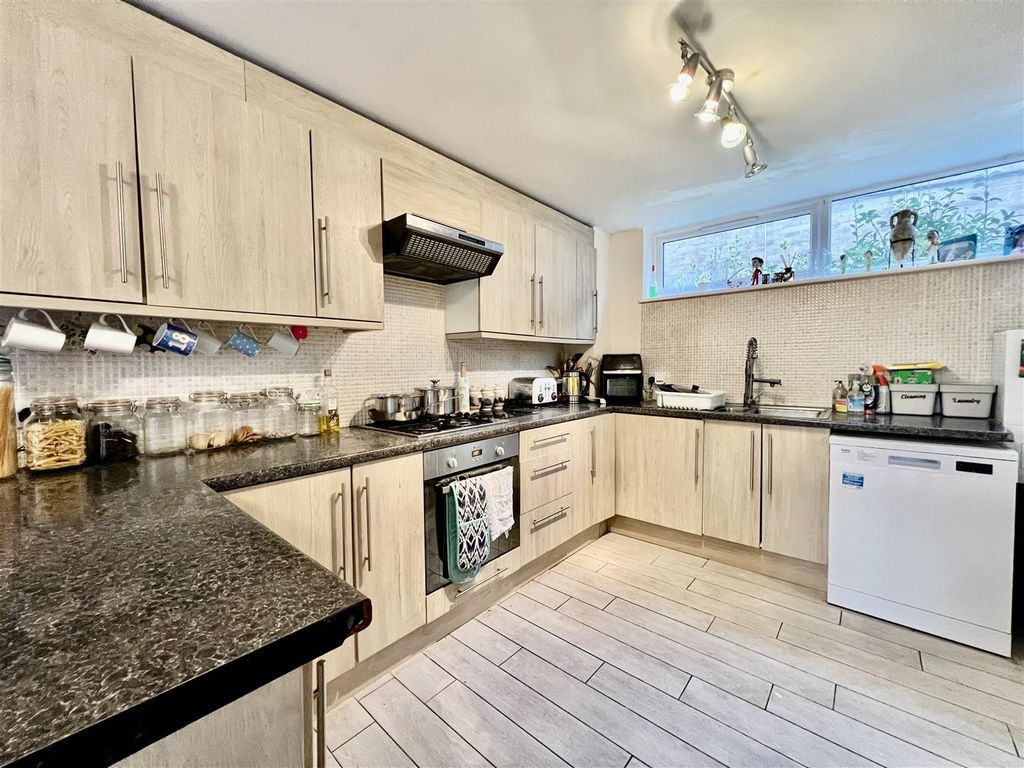 Property photo 3 of 13 Kitchen/Diner