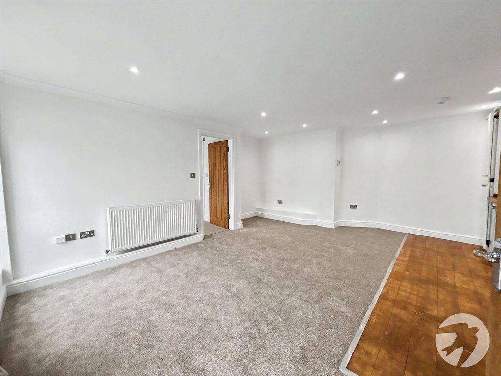 Property photo 3 of 15 Picture No. 01